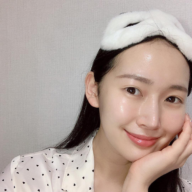 Hồ Ngọc Hà hướng dẫn cách làm đẹp với Vitamin E, tuy nhiên nếu da dầu thì bạn cần thận trọng khi sử dụng-2