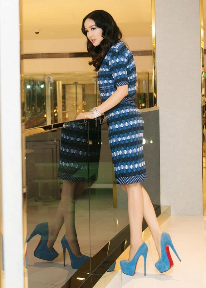 Hoa hậu Giáng My thả dáng sang chảnh với cây đồ hiệu-1