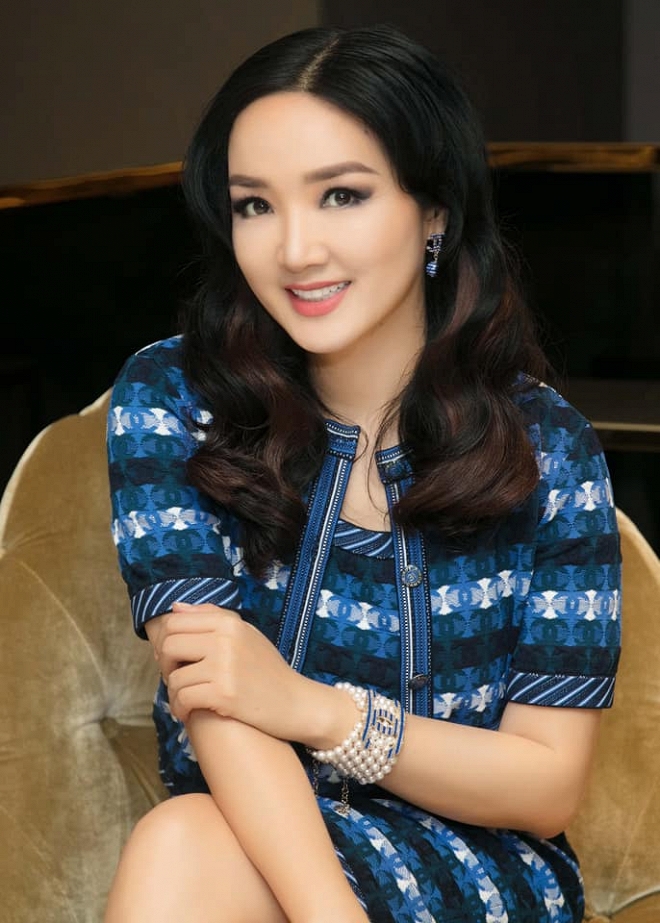 Hoa hậu Giáng My thả dáng sang chảnh với cây đồ hiệu-5