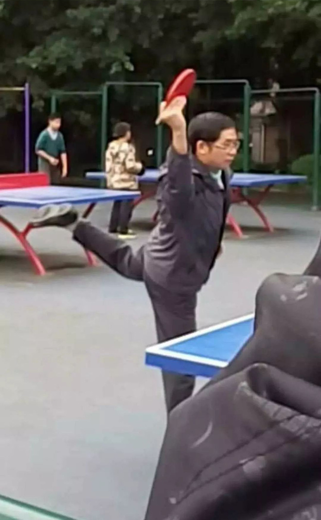 Chết cười khi thầy cô tham gia thi đấu thể thao: những pha tạo dáng và biểu cảm có tính giải trí cực mạnh-4