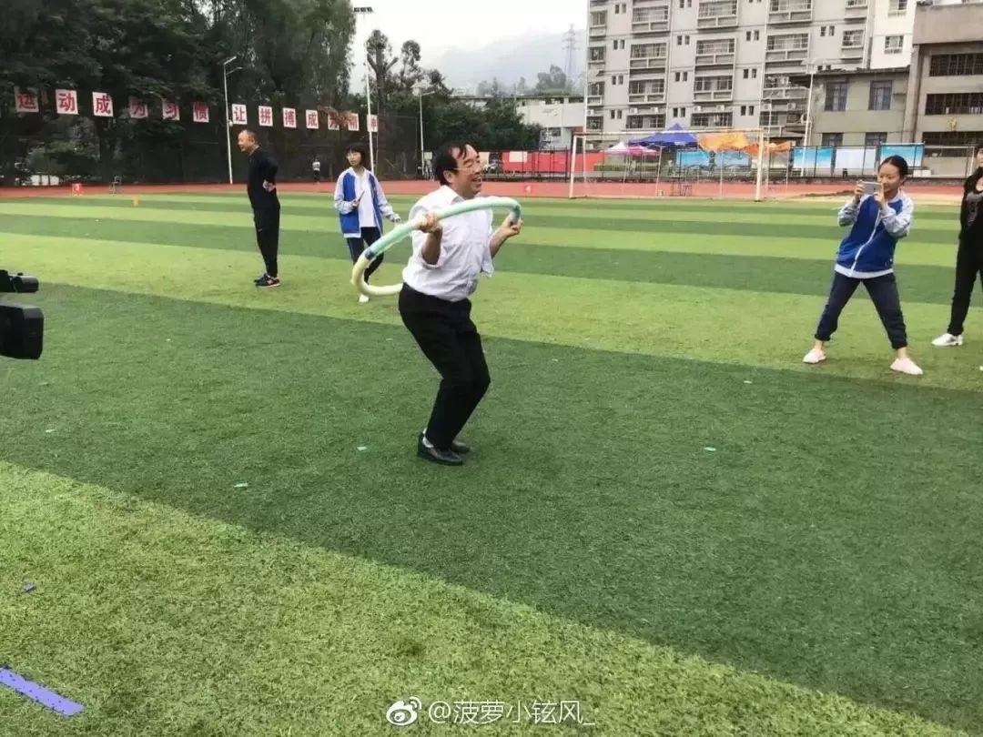 Chết cười khi thầy cô tham gia thi đấu thể thao: những pha tạo dáng và biểu cảm có tính giải trí cực mạnh-9