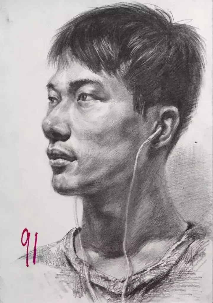 Nam sinh được mời làm mẫu cho lớp hội hoạ và kết quả nhận được như tranh vẽ... ông nội của mình!-3