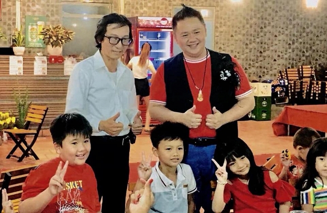Từng ở tù vì tội dâm ô, Minh Béo vẫn hào hứng đăng ảnh chụp với nhiều em nhỏ-8