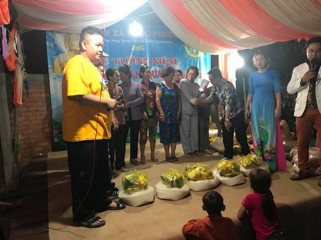 Từng ở tù vì tội dâm ô, Minh Béo vẫn hào hứng đăng ảnh chụp với nhiều em nhỏ-4