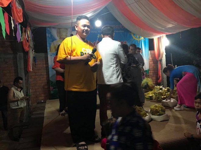 Từng ở tù vì tội dâm ô, Minh Béo vẫn hào hứng đăng ảnh chụp với nhiều em nhỏ-5