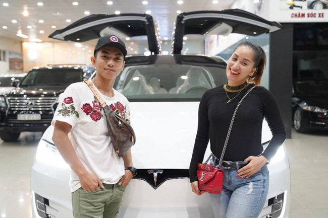 Ít khi khoe khoang tiền bạc nhưng nhìn quà Phan Hiển tặng Khánh Thi thì anh đích thị là đại gia ngầm của showbiz Việt rồi-5