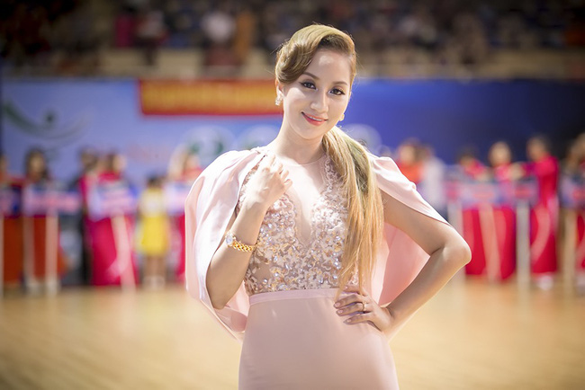 Ít khi khoe khoang tiền bạc nhưng nhìn quà Phan Hiển tặng Khánh Thi thì anh đích thị là đại gia ngầm của showbiz Việt rồi-7