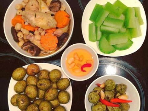 Chồng giao cho 60k đi chợ mỗi bữa, vợ trẻ làm toàn mâm cơm ngon như nhà hàng nhưng bị mắng vì món gà tần