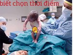 Hình ảnh nam thanh niên lầy lội mang 200 triệu toàn mệnh giá 2.000 đồng đi gửi ngân hàng khiến nhiều người xôn xao-5