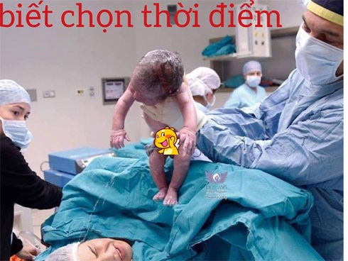 Bé trai vừa chào đời đã khiến mẹ 