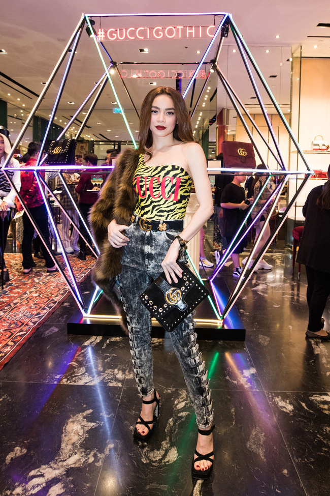 Đụng hàng: Huyền Baby chỉ đơn thuần phô diễn vóc dáng, Hà Hồ lại mix đồ cực cao tay khó ai sánh kịp-7