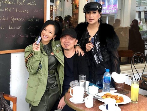Có mặt Thanh Lam, Hồng Nhung vẫn vô tư ngồi lên đùi và ôm Quốc Trung, tin đồn 17 năm trước bất ngờ bị