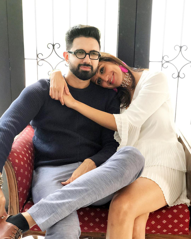 Danh tính cặp đôi tỷ phú Ấn Độ tổ chức đám cưới xa hoa kéo dài 7 ngày tại Phú Quốc: Tiên đồng ngọc nữ tài năng, tay trắng tạo dựng sự nghiệp-1