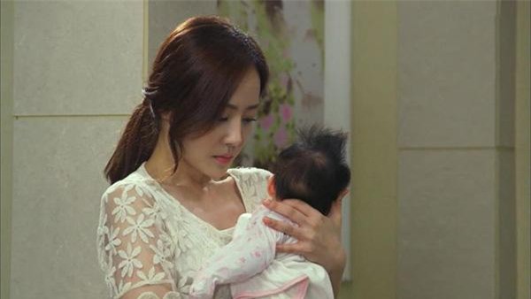 Mải mê chúc mừng ngày 8/3 với bồ nhí, tôi bàng hoàng khi nghe cuộc gọi của vợ lúc 1h sáng-1