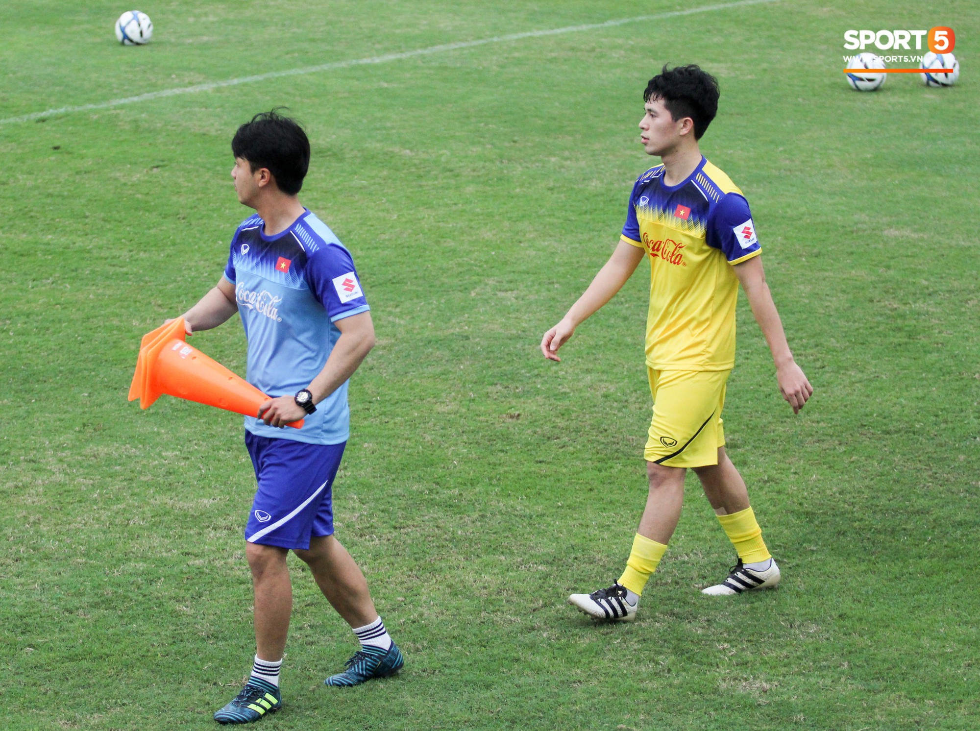 Trọng ỉn nhăn nhó vì đau, gặp khó khi sử dụng chân thuận khiến HLV Park Hang Seo lo lắng-2