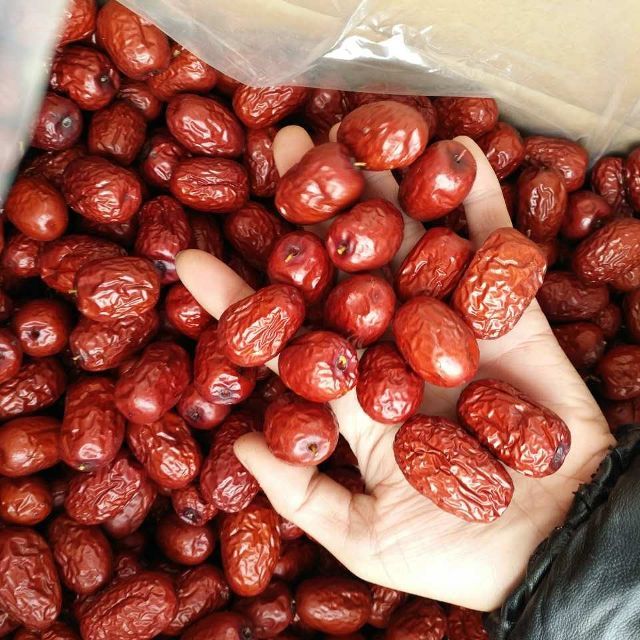 Lạ lùng: Chị em lùng mua đặc sản táo đỏ Tàu ngon bổ 300.000 đồng/kg-1