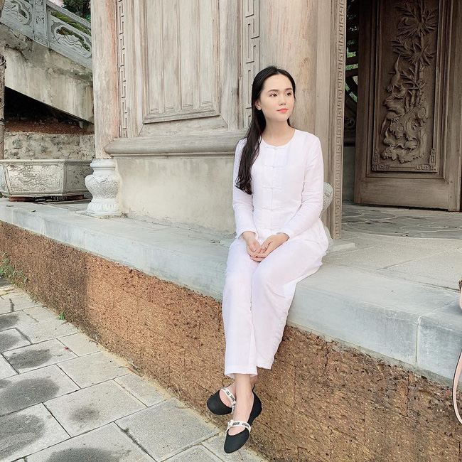 Được Duy Mạnh tặng giày hiệu, Quỳnh Anh đi đâu làm gì cũng chỉ diện quà mà bạn trai mua-6