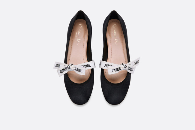 Được Duy Mạnh tặng giày hiệu, Quỳnh Anh đi đâu làm gì cũng chỉ diện quà mà bạn trai mua-7