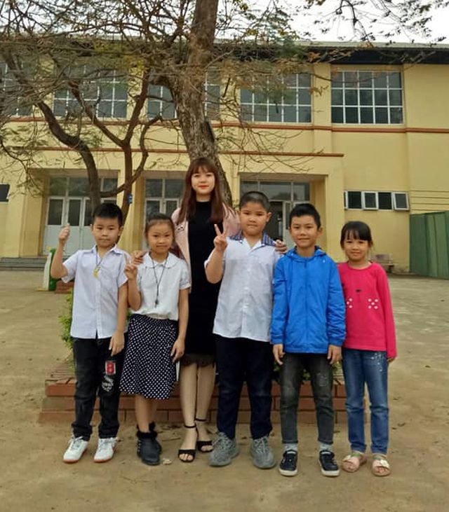 Cô giáo trẻ và quy định dễ thương ngày 8/3-1