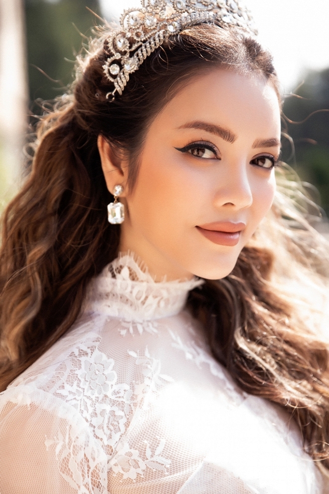 Lý Nhã Kỳ khoe sắc lộng lẫy giữa thiên nhiên Romania-1