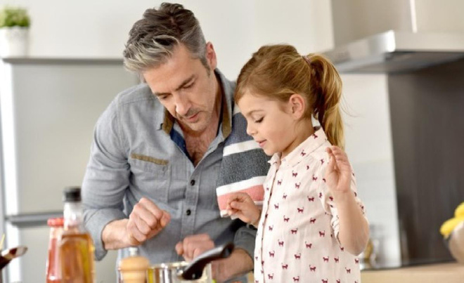 Thay vì con gái, ông bố để lại hết tài sản cho người giúp việc, biết lý do ai cũng ủng hộ-1