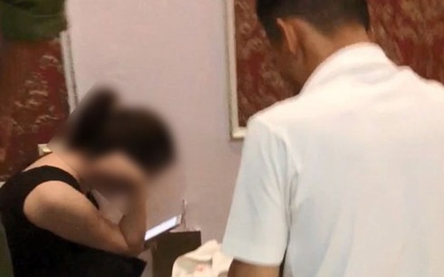Vụ cô giáo ở chung phòng với nam sinh lớp 10: Việc chứng minh tội danh không đơn giản?-2