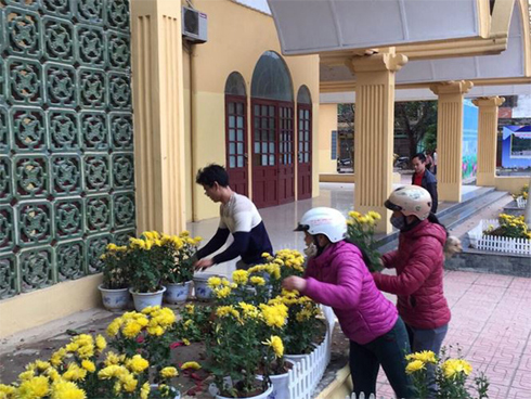 Cha mẹ đi làm thuê, con gái 12 tuổi ở nhà bị ông chú sát vách làm bậy-2