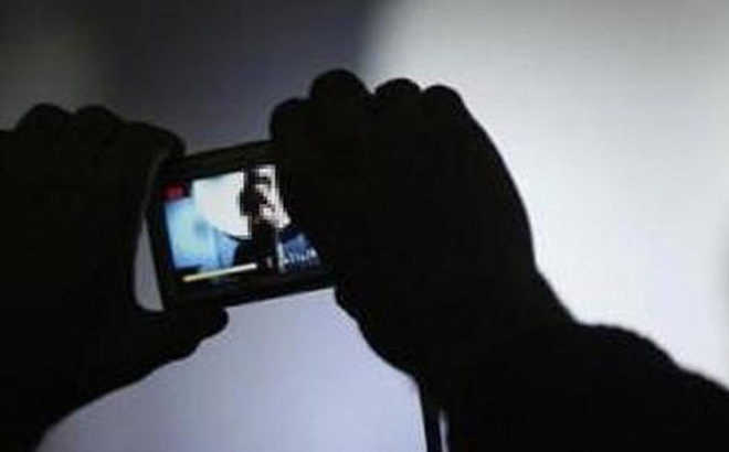 Mẹ nam sinh lớp 10 ở Bình Thuận: Cực chẳng đã gia đình tôi mới đi tố cáo-1