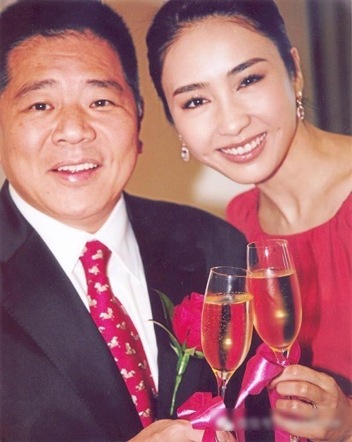 Bỏ sự nghiệp cưới chồng già, Lê Tư từng khiến công chúng tiếc nuối nhưng giờ thành bà hoàng, ăn đứt” Hoa đán TVB cùng thời-3