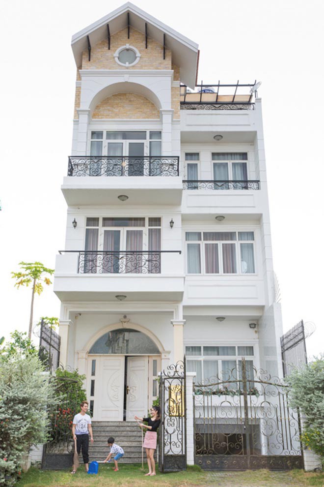 Cuộc sống giàu có trong biệt thự 20 tỷ đồng của Đăng Khôi-3