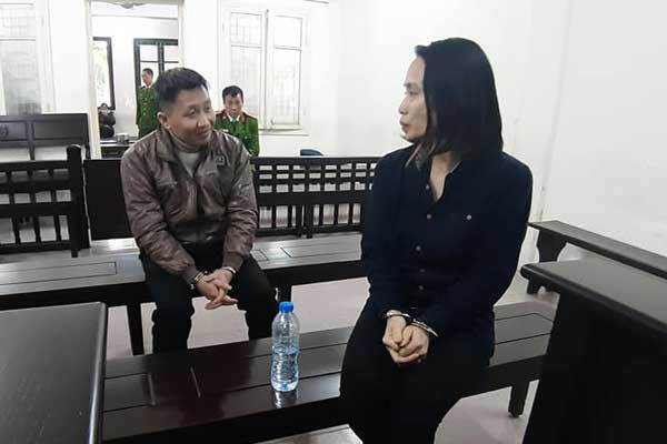 Nước mắt nữ quái giấu súng ngày hội ngộ với chồng-1