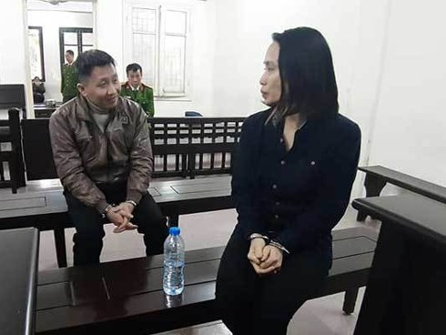 Nước mắt nữ quái giấu súng ngày hội ngộ với chồng