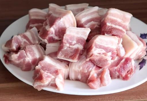 Thịt kho tiêu ngon đậm, béo ngậy với cách làm đơn giản-2