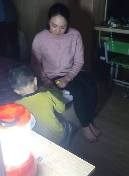 Mẹ đơn thân bị chủ đầu tư chung cư cấm vận, biến thành con tin trong chính căn hộ của mình-1