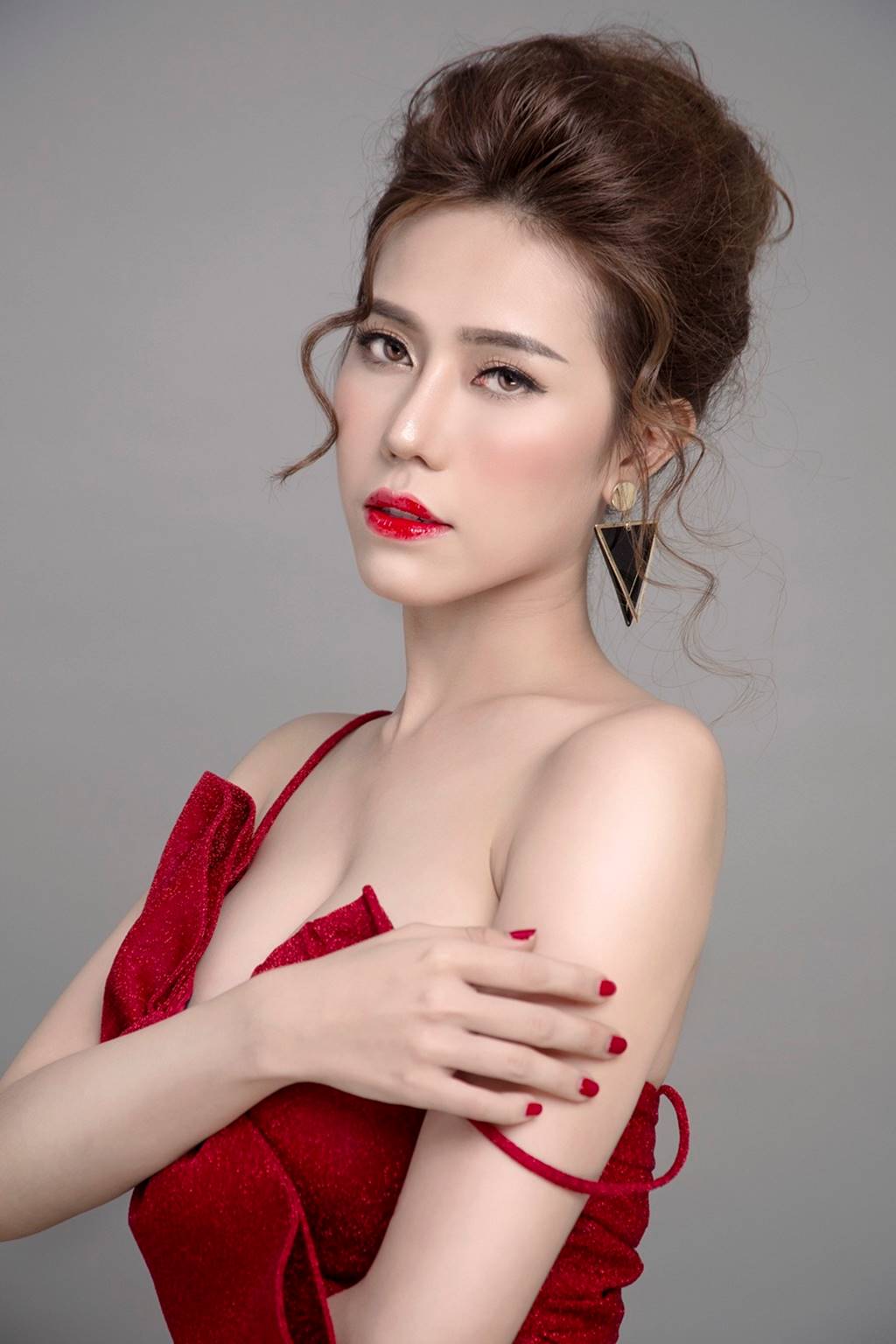 Nhan sắc Á hậu vừa tiết lộ bị bạn trai phản bội, yêu luôn bạn thân nhất đầy cay đắng-2