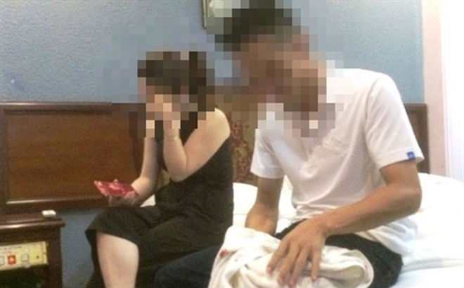 Vụ cô giáo bị tố vào khách sạn cùng nam sinh lớp 10: Có hay không clip quả tang trong khách sạn?-1