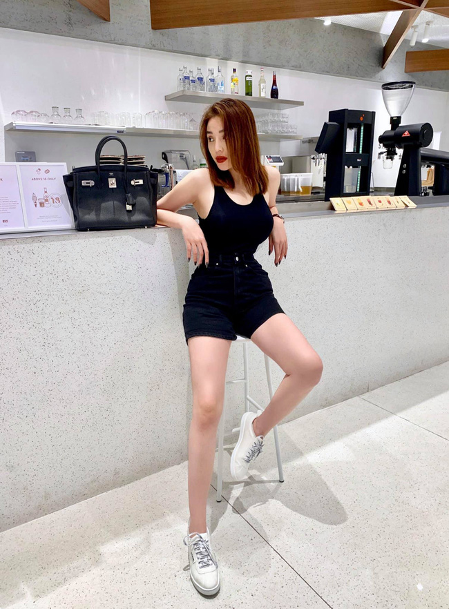 Kỳ Duyên đăng một tấm hình, không bóp eo thì thôi đã bóp là phải đến mức dị dạng-1