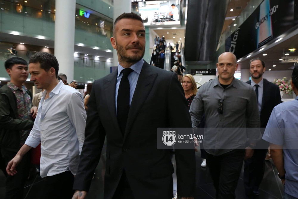 David Beckham được bảo vệ nghiêm ngặt, diện vest lịch lãm tại họp báo ở Việt Nam-2