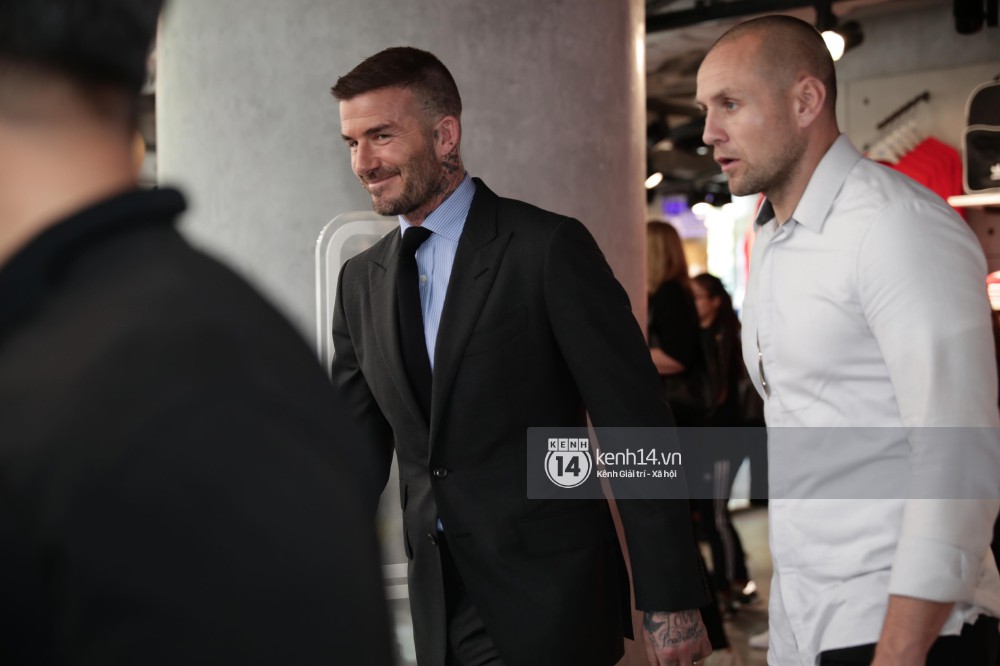 David Beckham được bảo vệ nghiêm ngặt, diện vest lịch lãm tại họp báo ở Việt Nam-3