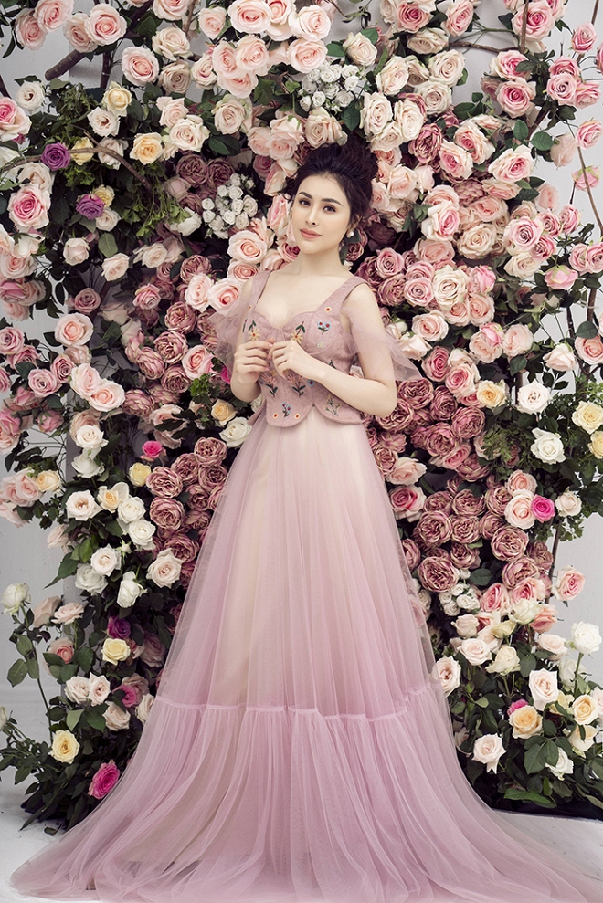 Hậu nghi án bán dâm, Thư Dung khoe ảnh xinh đẹp, phủ nhận dao kéo-4