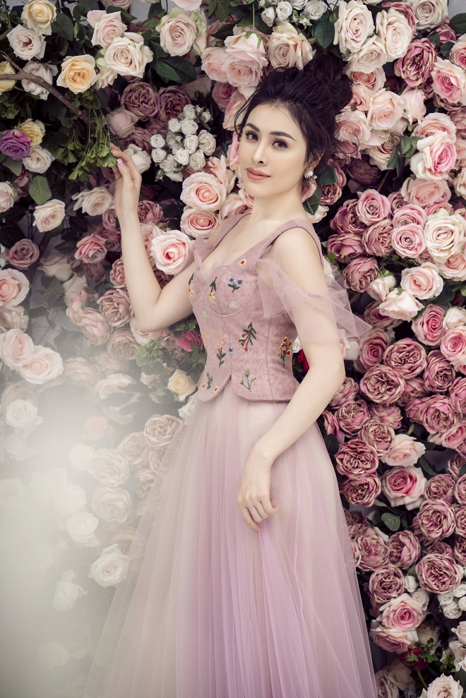 Hậu nghi án bán dâm, Thư Dung khoe ảnh xinh đẹp, phủ nhận dao kéo-5