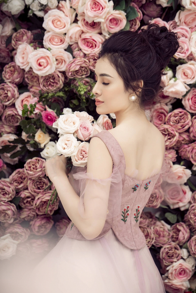 Hậu nghi án bán dâm, Thư Dung khoe ảnh xinh đẹp, phủ nhận dao kéo-7