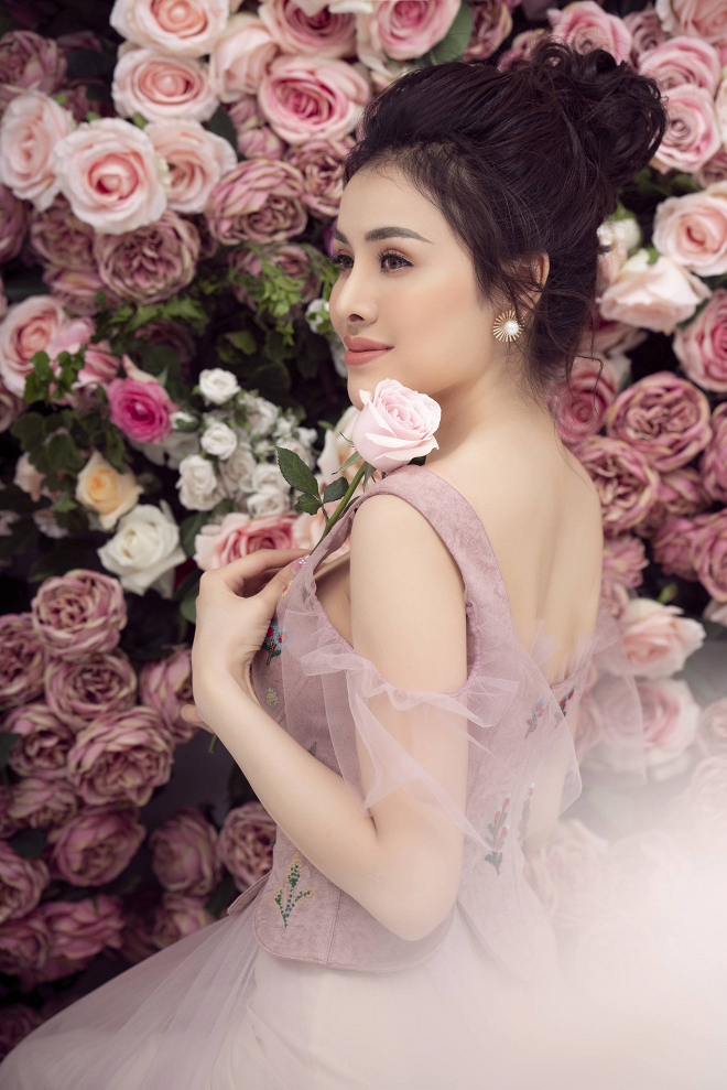 Hậu nghi án bán dâm, Thư Dung khoe ảnh xinh đẹp, phủ nhận dao kéo-8