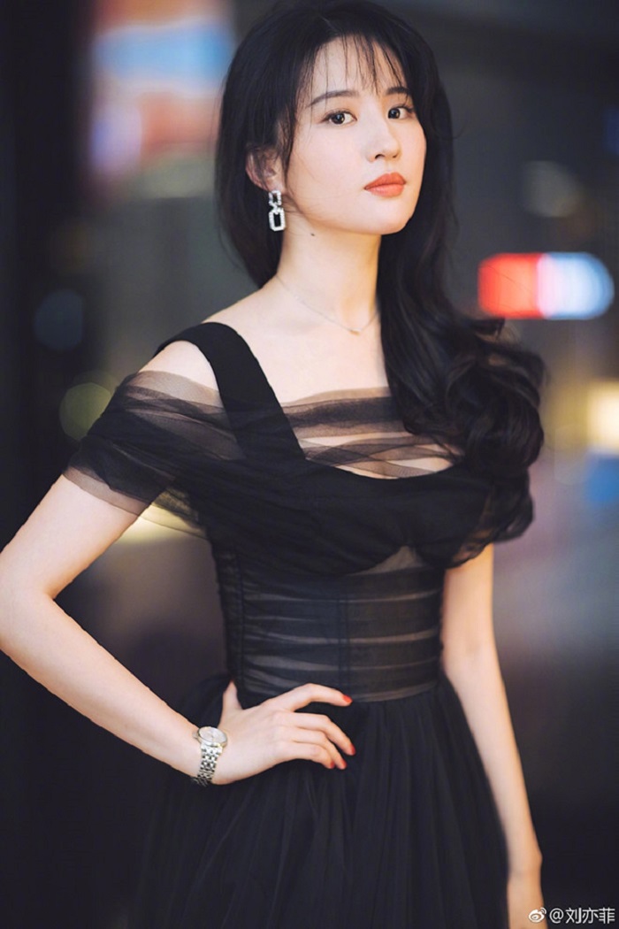 Lưu Diệc Phi gây sốt mạng khi xuất hiện trẻ như 20 tuổi dù đã 32-2