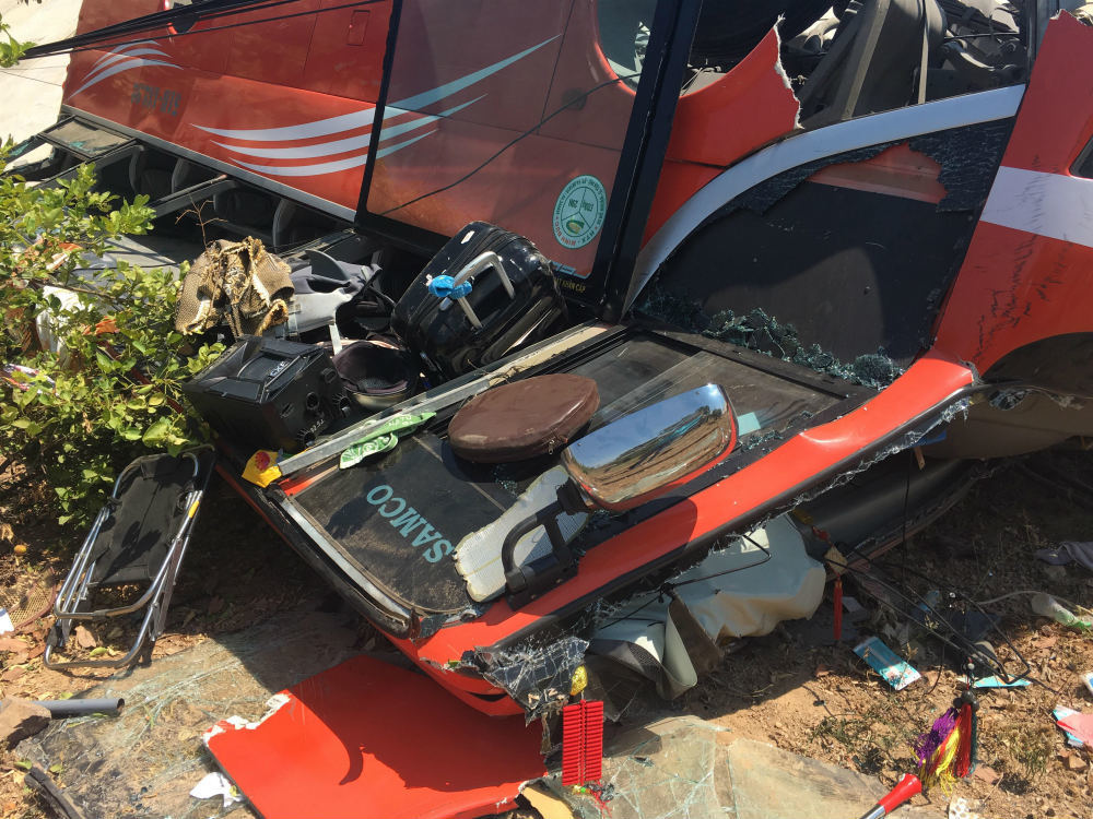 Xe khách lao xuống vực ở Mũi Né, nhiều du khách bị thương-2