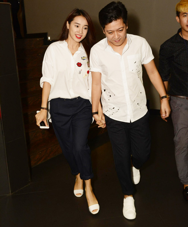 Nhã Phương mặc sơ mi, váy ngắn 30cm trẻ như nữ sinh-11