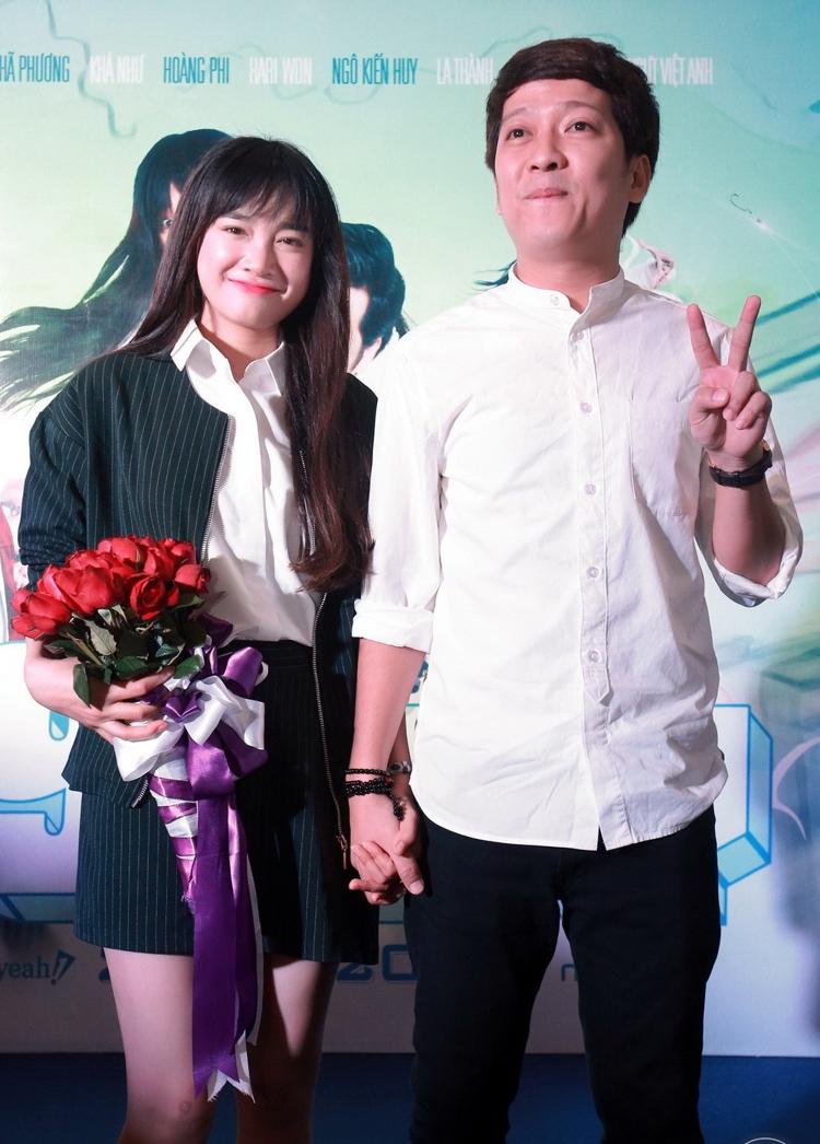 Nhã Phương mặc sơ mi, váy ngắn 30cm trẻ như nữ sinh-4