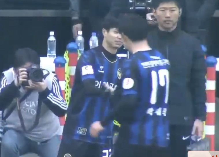 Fan hụt hẫng khi Công Phượng chỉ được vào sân 2 phút trong chiến thắng đầu tay của Incheon United-1