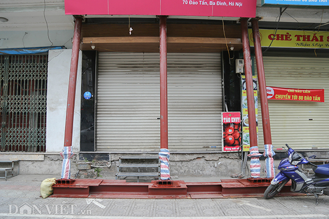 Hà Nội: Nhà trên phố Đào Tấn đồng loạt... chống nạng-3