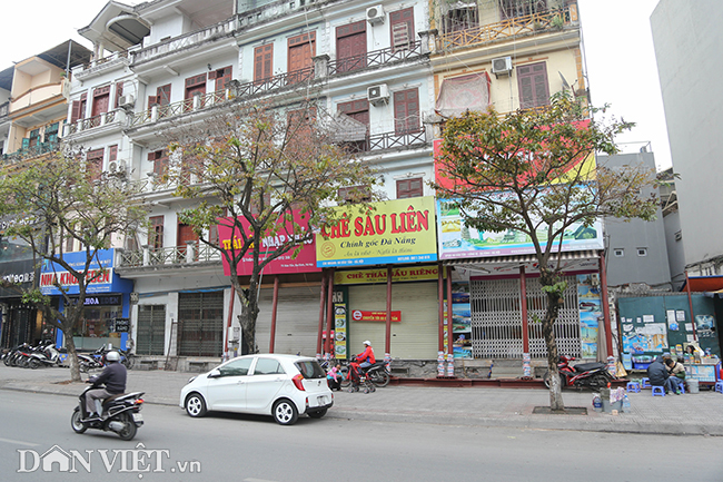 Hà Nội: Nhà trên phố Đào Tấn đồng loạt... chống nạng-1